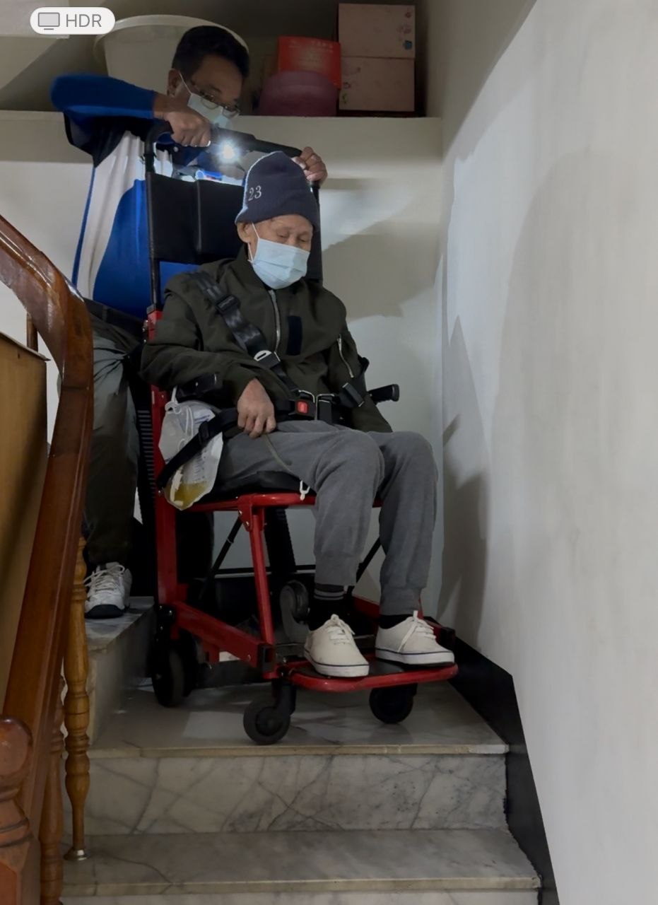 第一次預約爬梯機上下樓服務，流程是怎樣？家屬該準備什麼